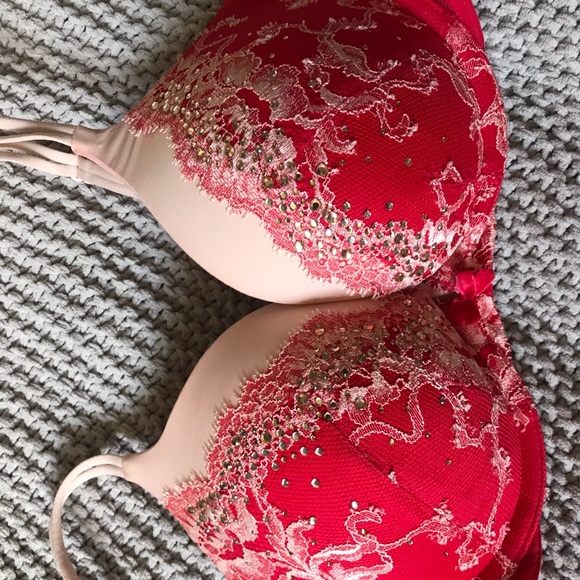 Victoria Secret Bra - Picture 2 of 2